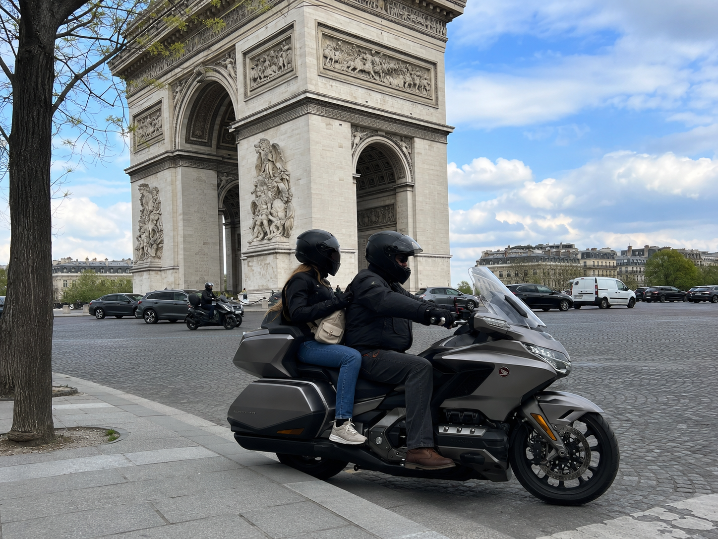Taxi moto business à Paris : trajets réguliers pour dirigeants et hôtels