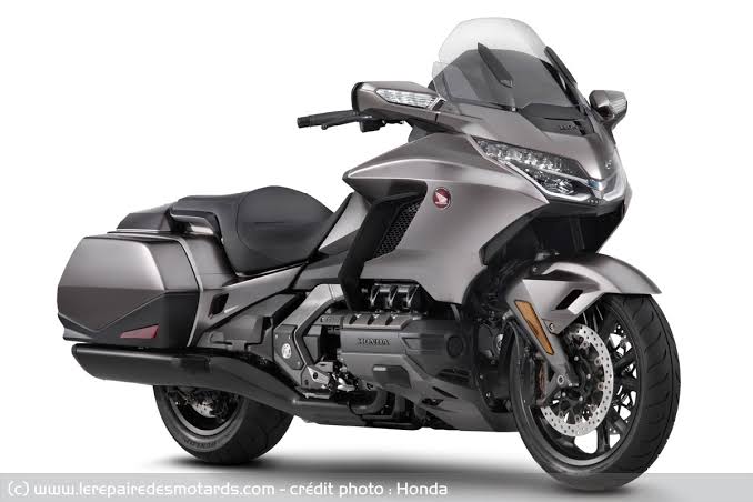 Chauffeur taxi moto Paris 7e avec équipement pour transfert Orly